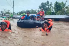 Záplavy a sesuvy půdy mají na Filipínách desítky obětí