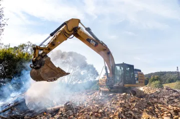 Zahájení stavby přehrady v Nových Heřminovech se opozdí. Vodohospodáři zatím bourají vykoupené domy