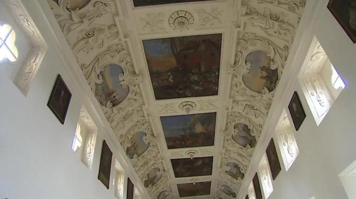 Zrekonstruovaný strop barokního sálu na Lemberku