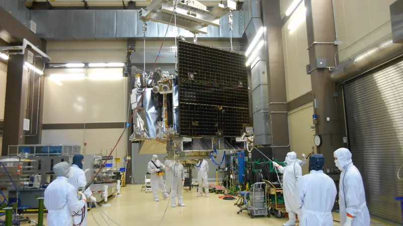 Sonda OSIRIS-REx se vydá za vzorky z asteroidu Bennu