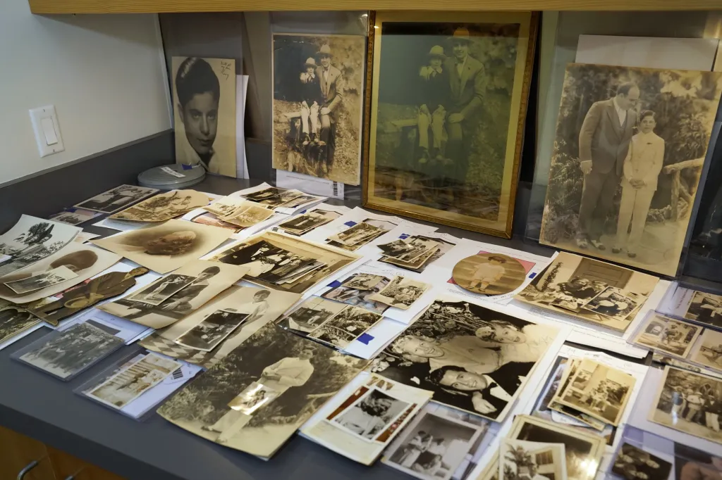 Předměty slavného šéfa amerického podsvětí počátku 20. století, známého pod jménem Al Capone, budou součásti aukce, která se uskuteční 8.října 2021 ve Witherellově aukční síni v Sacramentu