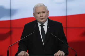 Polská vládnoucí strana ztrácí podporu, může za to spor o potraty i opatření proti epidemii