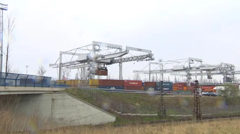 Kontejnerové překladiště firmy Metrans