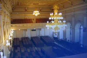 Poslanci zahájili druhou schůzi sněmovny