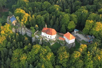 Toulky za hrad(b)y: Valdštejn je nejstarší hrad Českého ráje. Hostil šlechtu, loupežníky i poutníky