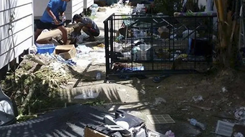 Fotografie australské organizace na ochranu uprchlíků Refugee Action Coalition. Uprchlíci tvrdí, že jim policie ničila přístřešky i vybavení