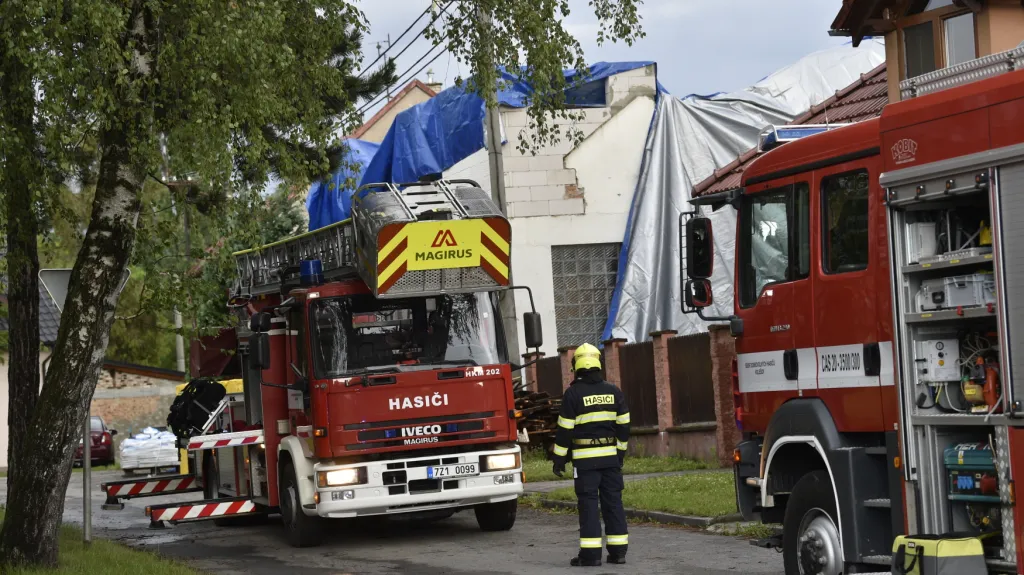 Zásah hasičů po bouřce v Holešově