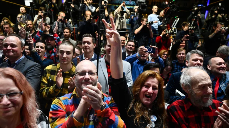 Podporovatelé Petra Pavla v jeho volebním štábu