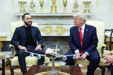„Je úžasné mít kam poslat nejhorší lidi.“ Bukele si notoval s Trumpem