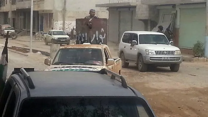 Kurdští ozbrojenci v centru Kobani