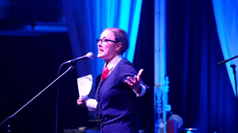 Blonďatá bestie / Bára Poláková