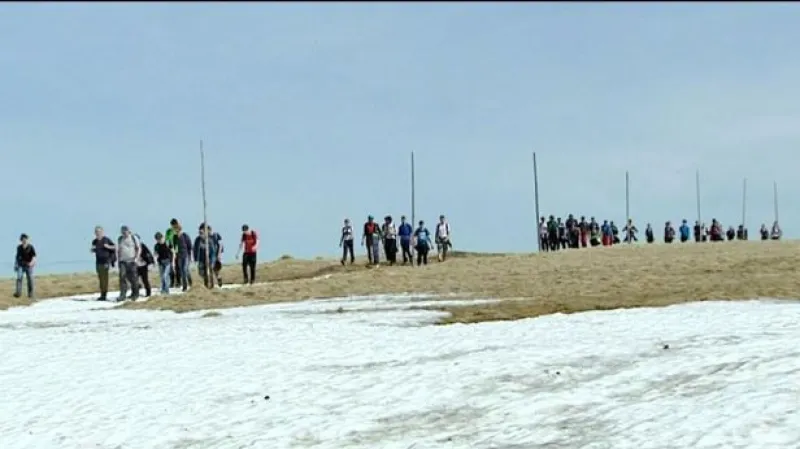 Počasí zatím lyžařům příliš nepřeje