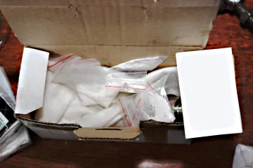 Policie chytila drogový gang. Prodal kila pervitinu a desítky kilo marihuany