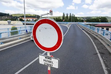 V Děčíně začala oprava jižní části Nového mostu přes Labe. Uzavírka může způsobit kolony