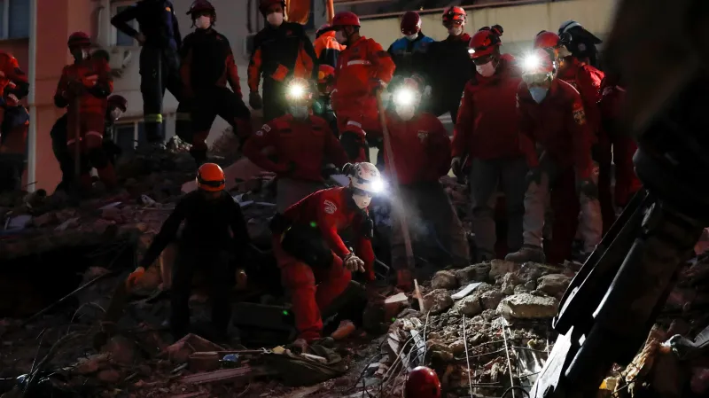 Pátrání v troskách v Turecku