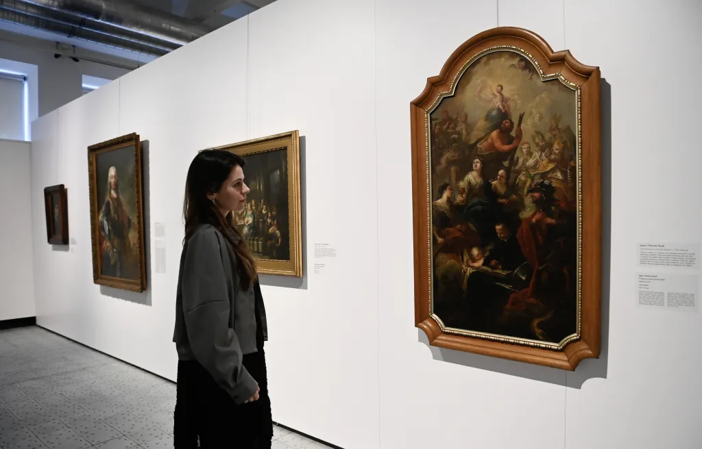 „Nejpřesvědčivěji je reprezentováno umění 17. a 18. století, jež se stalo významným fenoménem, které ve své široké škále odráželo mnohé společenské, politické a náboženské děje tehdejší barokní Evropy,“ uvedl kurátor výstavy a ředitel GVUO Jiří Jůza
