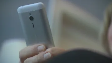 Mobilní telefon (ilustrační foto)