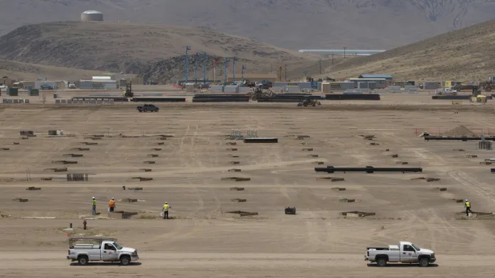 Stavební práce v sekci F nové Tesla Gigafactory v nevadské poušti (snímek je z letošního července)