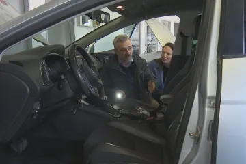 Podvodníci nabízejí ojetá nebo bouraná auta z celé Evropy jako dovoz z Německa