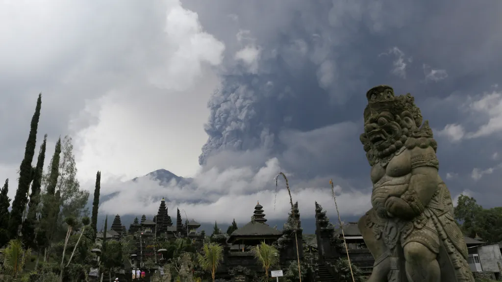 Erupce sopky na Bali