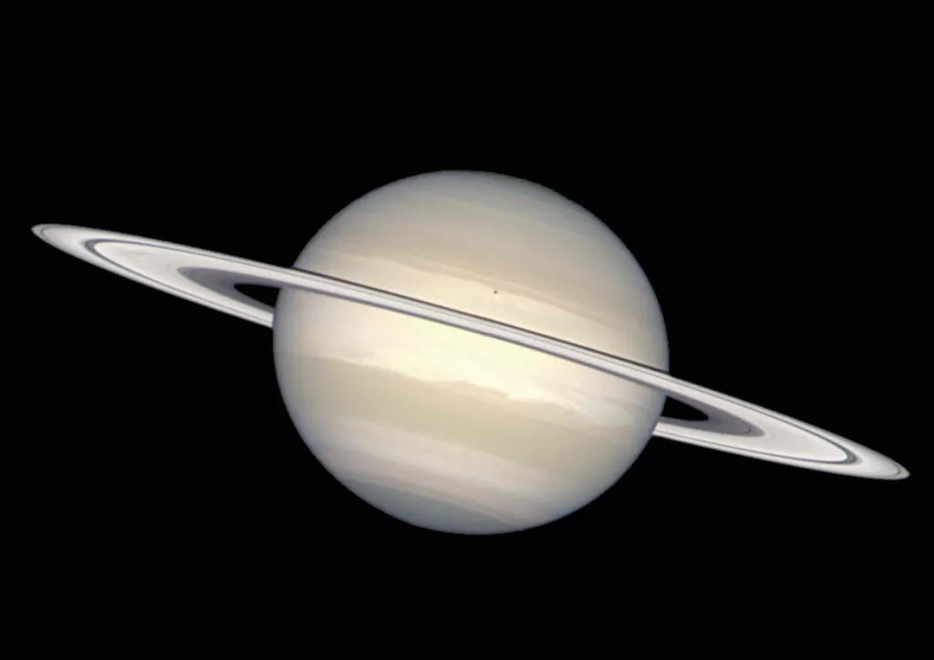 Planeta Saturn – druhá největší planeta Sluneční soustavy. Tento snímek astronomové barevně upravili tak, aby co nejvíc odpovídal tomu, jak by Saturn z blízkosti vidělo lidské oko
