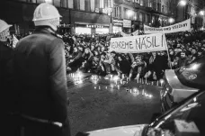 „Ukážeme soudružkám demonstrace.“ Fotoreportéři vzpomínají na rok '89