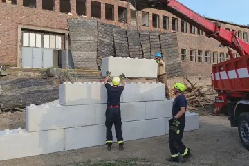 Pyrotechnici ukázali nové záběry unikátní operace k likvidaci pumy