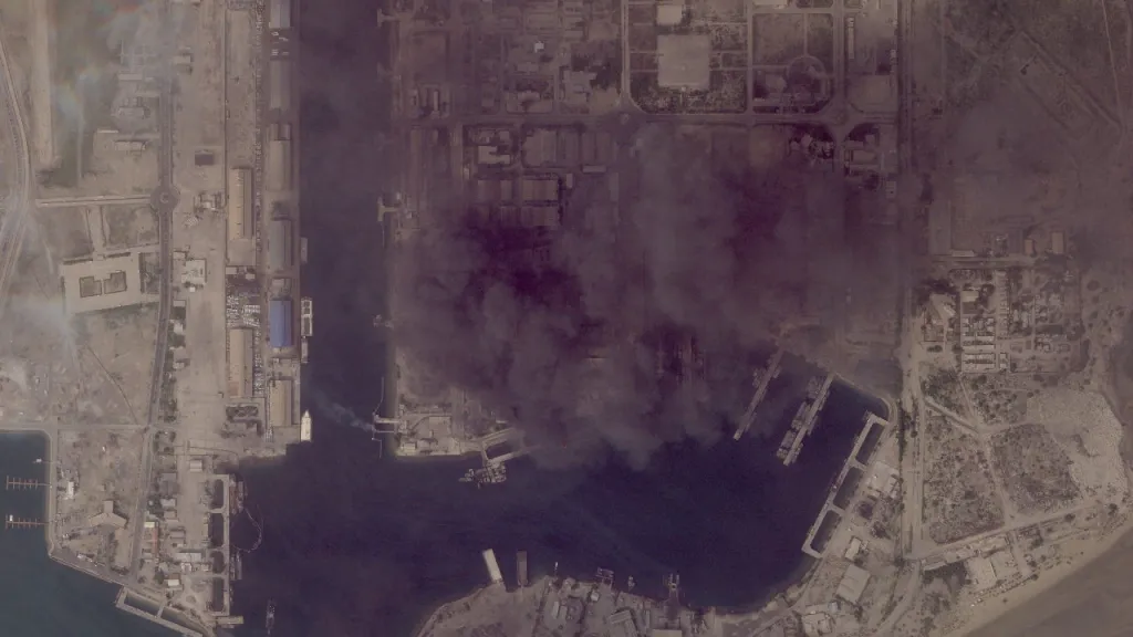 Následky útoku na přístav v Bahrajnu (2. března 2026)