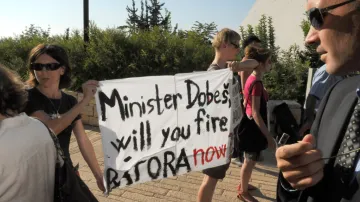 Protest proti Bátorovi v Izraeli