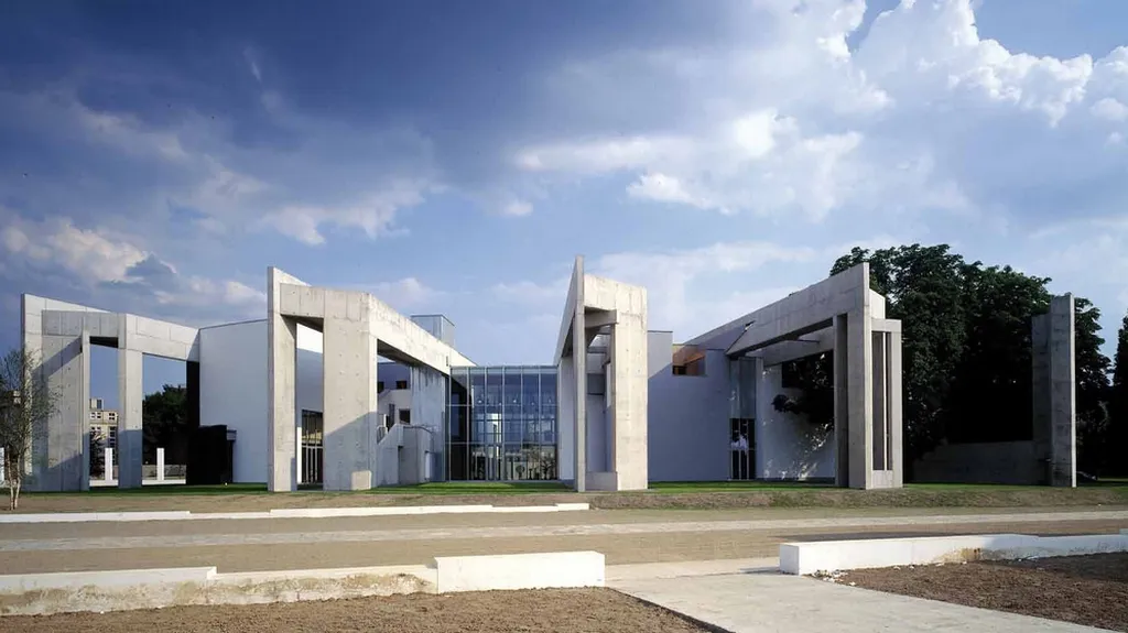 Stavba architekta Zvi Heckera