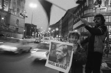 Aby se Havel mohl stát prezidentem, musel přesvědčit Dubčeka a získat si Slovensko. Podařilo se mu to před 30 lety