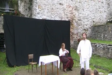 Bechyňské Divadlo v trávě