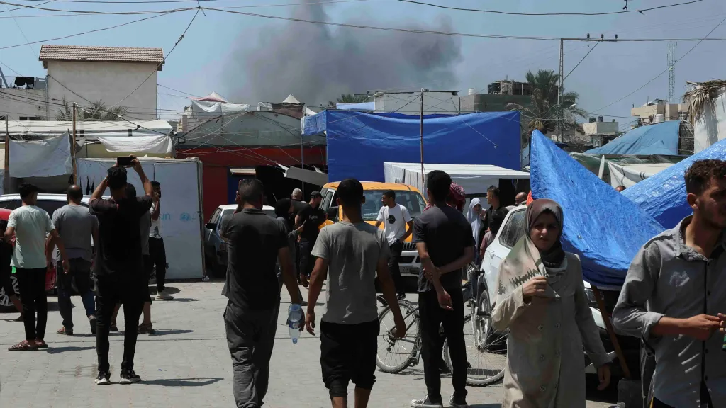 Kouř stoupá v místě úderu v Dajr Balahu