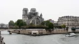 Pařížská katedrála Notre-Dame poničená požárem