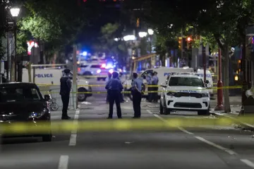 Při střelbě do davu ve Filadelfii zemřeli tři lidé. Mrtví jsou i po incidentu v Tennessee