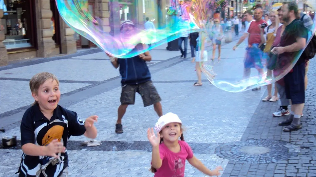 Bublinář v pražské ulici Na Příkopech