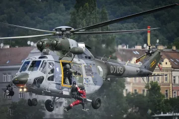 Česká armáda oslavila třicet let existence. Veřejnosti se představila na Náplavce