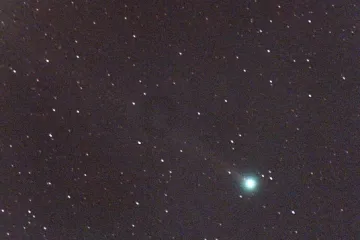 Kolem Slunce prolétá zářivá kometa, brzy může být vidět pouhým okem