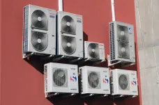 Na instalaci klimatizace si musí Češi počkat do konce léta. Montážní firmy jsou přetížené