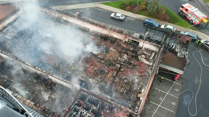 Požár supermarketu v Chodově na Sokolovsku