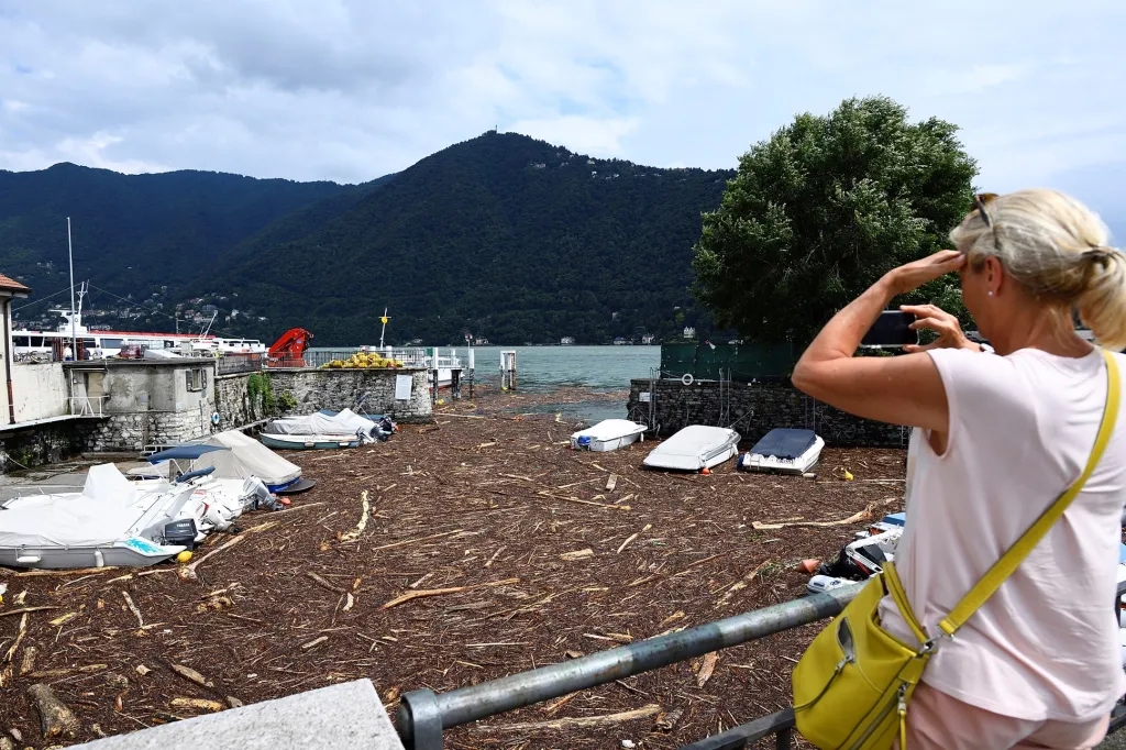 Extrémní déšť zapříčinil na několika místech v okolí Komského jezera v Itálii sesuvy půdy
