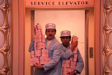 Wes Anderson si vynalézavě hraje v Grandhotelu Budapešť