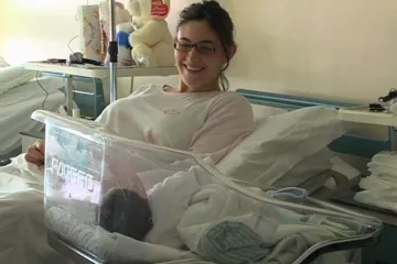 Císařských řezů je příliš. Pomoci má 3D skener