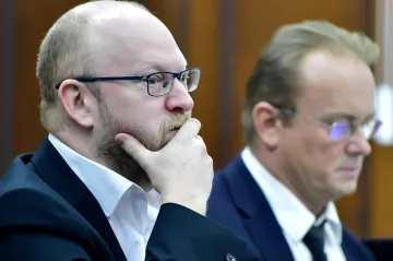 Soud přiznal bývalému manažerovi ŘSD 1,1 milionu s úroky za stíhání kvůli pornografii