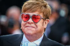 Glosa z Cannes: Osamělý Elton John a sociálně vyloučení Bídníci 