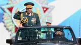 Ruský ministr obrany přijíždí na přehlídku