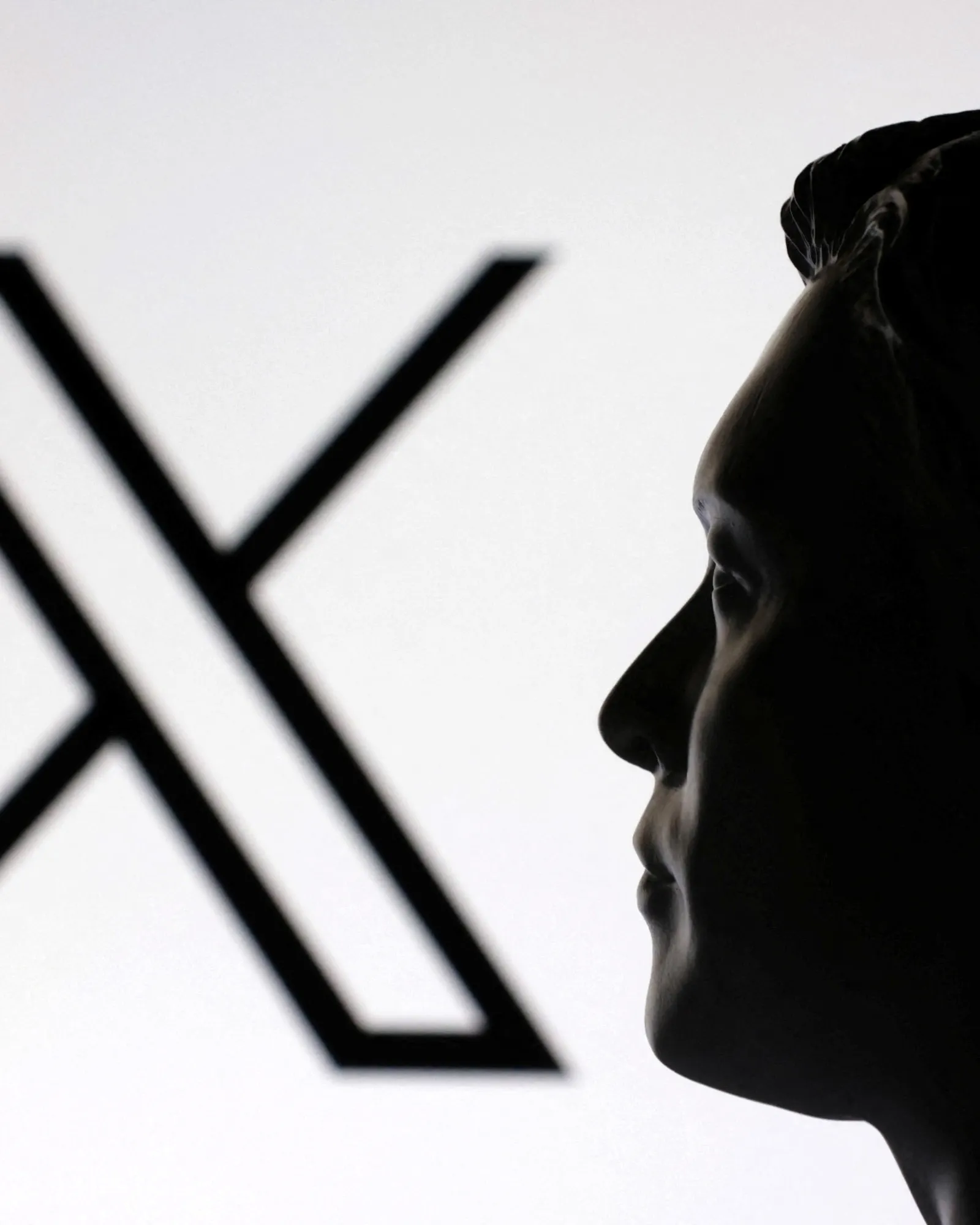 I drobný zásah do algoritmu sítě X výrazně ovlivňuje pohled na svět