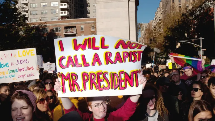 Newyorčané protestují proti zvolení Donalda Trumpa prezidentem