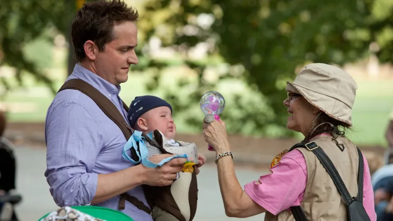 Jak porodit a nezbláznit se - film USA (2012, 110 min.) Režie: Kirk Jones.