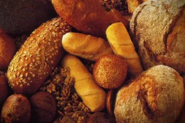 Češi jezdí do Polska pro levnější pečivo i cigarety. Tuzemským obchodníkům klesají tržby